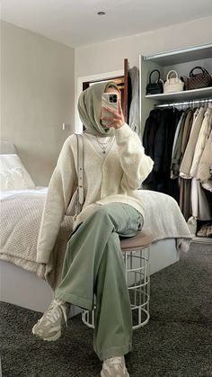 Hijabi Fashion Streetwear, Halal Lifestyle, Hijabi Streetwear, Aesthetic Hijabi, Modest Streetwear, Muslim Girl Outfits, Modest Outfits Muslim, Modest Dressing