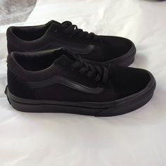 Black Vans For Kids In Old Skool Style Size 2 Suede And Canvas Upper Lace Up Closure Signature Rubber Waffle Outsoles Reinforced Toe Caps Padded Collars Black Round Toe Canvas Shoes For School, Vans Black Skate Shoes For School, Vans For Kids, Boys Vans, Old Skool Vans, Vans Toddler, Checkered Vans, Skater Shoes, Vans Kids