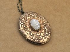 Beautiful vintage American made 70s brass locket decorated with hand carved shell flower cab in center. Limited stock vintage American made 70s brass locket, other lockets shown in last picture are listed separately in my shop here, https://www.etsy.com/shop/junesnight?ref=condensed_trust_header_title_sold&section_id=6510070 Measurement: Lockets is about 1.7 inch (43mm) in length and 1.35 (33mm) wide, it hangs on 18 inch antiqued brass chain with lobster clasp as shown or simply choose a pre Bohemian Brass Locket Necklace With Vintage Charm, Antique Brass Locket Necklace For Wedding, Antique Finish Brass Locket Necklace For Wedding, Bronze Brass Locket Necklace For Wedding, Handmade Antique Gold Brass Locket Necklace, Victorian Brass Locket Necklace Nickel Free, Nickel-free Victorian Brass Locket Necklace, Victorian Nickel-free Brass Locket Necklace, Vintage Brass Locket Necklace Nickel Free