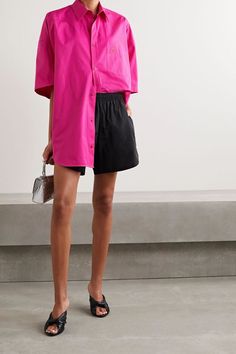 Balenciaga Clothing, Look Rose, Oufits Casual, Look Short, Loose Fit Jeans, Cotton Poplin Shirt, Poplin Shirt, Pink Shirt, Oversized Shirt