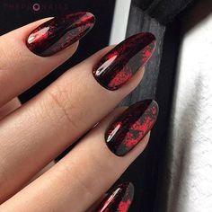 "I want to be different. If everyone is wearing black, I want to be wearing red" Maria Sharapova #nails #red #black #quotes #cute #inspiration Red Nail Art, Her Nails, Black Nail Designs, Black Nail, Foil Nails, Nailed It, Gorgeous Nails