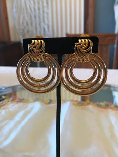 A pair of gold tone, dangle, clip on, vintage P.E.P. Earrings. In excellent condition. Beautiful statement earrings. Bright and shiny Statement Earrings, Clip On Earrings, Gold Tones, Jewelry Earrings Dangle, Etsy Earrings, Dangle Drop Earrings, Dangle Earrings, Jewelry Earrings, Drop Earrings