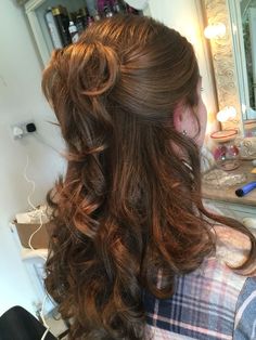 Ball Hairstyles For Medium Length Hair, Hairstyles For Waist Length Hair, Prom Hair Aesthetic, Hairstyles Special Occasion, Hair Styles For Dances, Hairstyles New Years Eve, Hairstyles For Wavy Hair Medium, Hair Inspo Prom, 90s Prom Hair