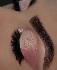 Quince Makeup Looks With Rhinestones, Light Pink Makeup With Gems, Rose Gold Makeup Looks Natural, Natural Quince Makeup Looks Pink, Cute Quince Makeup, Quinceanera Eyeshadow Looks, Blush Pink Makeup Looks For Quince, Silver And Pink Makeup Looks, Light Pink Makeup Looks Prom