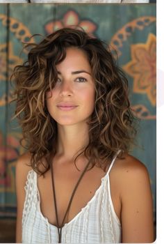 Choppy Layered Curly Hair, Hairstyles To Make Hair Look Thicker, Medium Haircut For Curly Hair, Curly Long Bob, Naturally Wavy Hair Cuts, Perfect Curly Hair, Shoulder Length Curly Hair, Natural Curly Hair Cuts, Medium Length Curly Hair