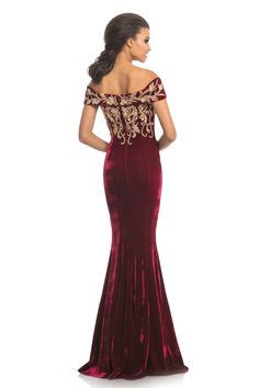 Johnathan Kayne 9076 This elegant stretch velvet gown is dramatically embellished with luxurious gold lace applique and crystals. The off the shoulder bodice flatters everyone and the full back offers supportive coverage. Available Size: 2, 4 Available Color: Wine/Gold, Emerald/Gold Johnathan Kayne, Velvet Gown, Stunning Gowns, Pageant Dress, Mermaid Gown, Gold Lace, Stretch Velvet, Lace Applique, Mermaid Formal Dress