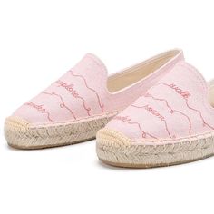 Matamis na pink na may burda na pulang rosas na mga salita sa paglalakbay espadrille flats.

Uri ng Flat: Flat Platform
Itaas na Materyal: Abaka
Insole Material: Abaka
Lining Material: Cotton Tela
Hugis ng daliri: Bilog na daliri
Outsole Material: Goma
Uri ng Pagsara: Slip-On

Fit: Tama ang sukat sa laki, kunin ang iyong normal na laki. Taas ang ulo, ang mga ito ay dapat na makaramdam ng hawakan hanggang sa masira ang mga ito (pagkatapos ay tama ang kanilang pakiramdam). Travel Words, Espadrille Flats, Porto Rico, Flat Espadrilles, Flat Espadrille, Red Rose, Womens Flats, Puerto Rico, Slip On Sneaker