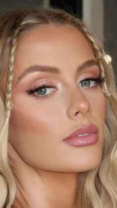 Soft Glowy Makeup Wedding, Soft Pink Bridal Makeup, Pink Soft Glam Makeup, Natural Makeup Styles, Wedding Makeup Blonde, Festival Make Up Ideas, Pink Wedding Makeup, Green Eyes Blonde Hair, Bridal Makeup For Blue Eyes