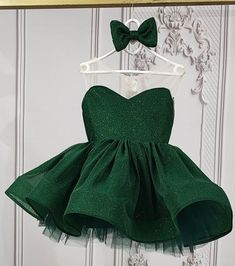 Dress your little princess in the enchanting allure of emerald green with our Puffy Layered Knee-Length Baby Girl Dress. This sophisticated outfit is not just for birthdays; it's the perfect choice for toddler birthday celebrations and adds a touch of elegance to wedding flower girl moments. Key Features: Exquisite emerald green dress with puffy layered design for a charming look. Ideal knee-length for both comfort and style for your baby girl. Perfect for toddler birthdays, adding a touch of ma Emerald Green Baby Dress, Dress Birthday Party, Party Dress Wedding, Girls Tulle Dress, Detailed Dress, Puffy Dresses, Dress Graduation, Emerald Green Dresses, Emerald Green Color