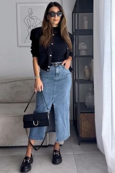 Black Denim Skirt Outfit Summer, Denim Skirt Outfit Fall, Photography Hairstyles, Long Denim Skirt Outfit, Elegance Dress, Jean Skirt Outfits, Chique Outfit, Luxury Photography, Midi Jeans