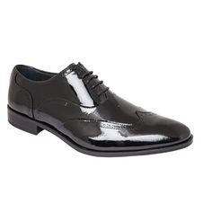 Zapato con cordón Especial para Novio o Ceremonia fabricado en piel charol negro, fabricados de forma artesanal en España, con el forro y la planta de piel, suela en cuero, zapato de calidad y elegante.    Ideal para cualquier ocasión o para combinar con el traje de novio, pero también para padrinos o invitados.    Zapatos de novio cómodos para disfrutar de la fiesta durante todo el día.    Disponemos de cinturón a juego, vendido por separado, consulta disponibilidad Wedding Lace-up Shoes With Brogue Detailing And Round Toe, Classic Lace-up Dress Shoes For Wedding, Classic Closed Toe Lace-up Wedding Shoes, Party Lace-up Brogue Wingtip Shoes, Party Lace-up Shoes With Brogue Detailing, Elegant Leather Shoes For Groom With Closed Toe, Elegant Closed Toe Leather Shoes For Groom, Elegant Wingtip Lace-up Shoes For Party, Wedding Lace-up Shoes With Brogue Detailing