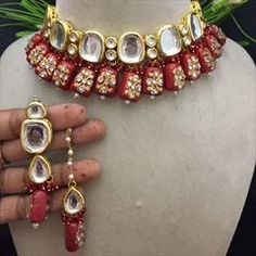 Gold Rodium Polish Red and Maroon color Necklace in Metal Alloy studded with Kundan Luxury Multicolor 22k Gold Kundan Necklace, Maroon Necklace, Color Necklace, Metal Necklace, Maroon Color, Green Necklace, Cz Diamond, Metal Necklaces, Green Color