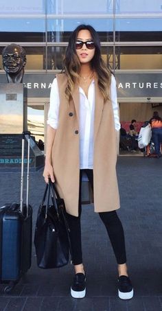 Blazer Vest Outfit, Sleeveless Blazer Outfit, Long Vest Outfit, Vest Outfits For Women, Tan Vest, Look Legging, Sleeveless Blazer, Outfit Mujer, Stil Elegant