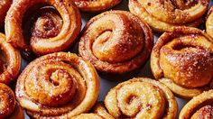 many cinnamon rolls are sitting on a table