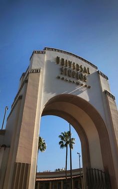 the entrance to universal studios in hollywood