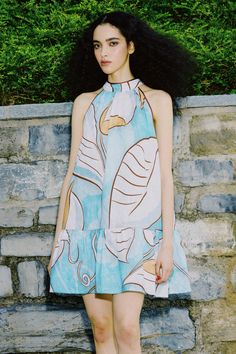 For Restless Sleepers Resort 2025 https://www.vogue.com/fashion-shows/resort-2025/for-restless-sleepers/slideshow/collection#30 Cape Dresses, Resort 2025, For Restless Sleepers, Restless Sleepers, Fashion Identity, Fashion Silhouette, 2025 Fashion, Linen Fashion