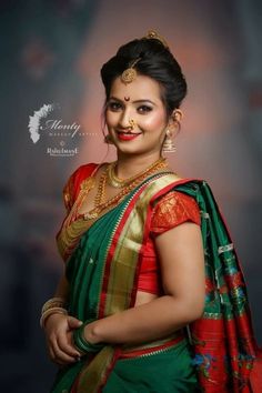 Green Pattu Saree, Indian Bride Poses, Marathi Bride, Indian Bride Photography Poses, Indian Wedding Poses, Bride Photos Poses, Wallpaper Instagram, Indian Bridal Photos, Indian Wedding Couple Photography