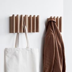 A COLUMN COAT RACK with a tote bag hanging on it Mount Tv, Hat Shelf, Stand Plant, Modern Planter, Pallet Project, Hanger Design, Wardrobe Furniture, Nordic Minimalism, Coat Rack Wall