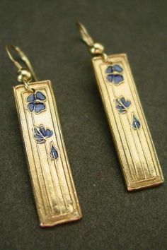 Inspired by MacIntosh, those earrings are hand carved and painted in blue. Small and dainty. Blue Art Deco, Daisy Art, Tarpon Springs, Daisy Earrings, Small Charms, Art Deco Earrings, Black Jewelry, Art Deco Jewelry, Blue Art