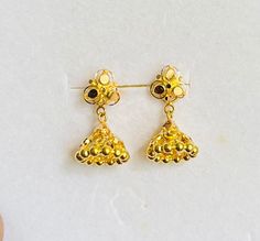 Small jhumki earstuds earrings 916 Gold by Mbrilliance  Gold purity:  916 gold  Hallmark: 916 stamped  Total Weight : 2.10-2.20 grams Size: Appx 1.5cm in height Design :  cute small size baby jimiki with push backs posts. Suits young girls and little kids too.  Item design will be random similar design as per stocks availability.    BN Authentic 916 gold by MBRILLIANCE®  FAQs Q: Is it real gold? A: yes it's real authentic genuine 916 gold  Q: can pawn? A: yes it's pawnable Q: comes with box? A: Yes comes with beautiful MBrilliance Branded Jewelry box packaging & official receipt. ⭐️GoForGold⭐️ Small Jimiki Kammal Design Gold, Small Size Gold Jumkas, 22k Gold Stud Earrings, Jimikki Kammal Gold, Dailywear Earrings Gold Indian, Cheap Gold Jhumkas, Small Jhumki Earrings Gold, 2.5 Grams Gold Earrings, Gold 22k Jhumkas For Celebrations