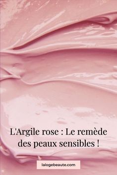 Depuis la nuit des temps, les femmes utilisent l'argile rose pour leur beauté. Elles ont compris le formidable potentiel de cette roche tendre 100% naturelle issue des argilières. Ce minéral se décline sous plusieurs couleurs et, cette fois-ci, l’argile rose est à l’honneur pour aider les cheveux secs et les peaux sensibles, irritées, ternes et sujettes aux rougeurs à se sentir mieux. Acne