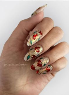 Green Nails Winter, Red And Green Nails, Festive Nail Ideas, Red Nail Polish Colors, Red Summer Nails, Red And Gold Nails, Santa Nails, Red Gel Nails, Nails Holiday