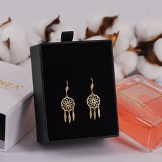 Embrace positive vibes with our handcrafted dangle earrings. Available in Yellow, Rose, or White Gold, these 14K gold greek key dangle earrings feature round discs and dangling feathers, capturing the beauty of dreams while dispelling negativity. The leverback closure ensures secure wearing, perfect for everyday or special occasions. PRODUCT DETAILS: Material: 14K Solid Gold (real solid gold, no gold filled or gold plated material) Gold Color Choice: Yellow Gold, Rose Gold, White Gold The feathe Gold Dreamcatcher, Boho Chic Earrings, Dream Catcher Earrings, Dangle Hoop Earrings, Chic Earrings, Gold Circle, Delicate Design, Leverback Earrings, Greek Key