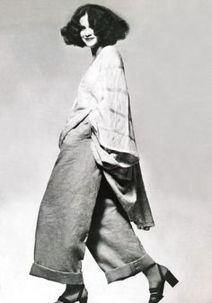 Issey Miyake Issey Miyake 90s, Runway 80s, Mode Queer, Mode Vintage, Issey Miyake, Inspirational Women, Japanese Fashion, Fashion Pictures