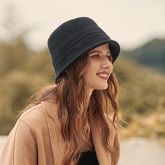 The Emes Shop hat is detailed with a sleek minimalist design. Features a solid color. wool material. and cloche hat design.MATERIAL:100% Brushed Wool BlendCIRCUMFERENCE MEASUREMENTS: 56-58cm 22-23in Chic Wool Cloche Hat For Winter, Classic Solid Color Cloche Hat For Fall, Classic Solid Cloche Hat For Fall, Classic Fall Cloche Hat, Classic Winter Cloche Felt Hat, Classic Cloche Felt Hat For Winter, Chic Winter Wool Fedora, Winter Wool Cloche Hat, Wool Felt Hat For Winter