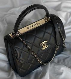 Expensive Purses, Girly Bags, Chanel Shoulder Bag, Fancy Bags, Pretty Bags, Chanel Black, Cute Bags