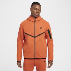 The iconic Tech Fleece Windrunner Hoodie is back. This version has the utility sleeve pocket, hem and cuff binding, and taped chevron that made the original stand out in the streets. Louis Vuitton Taschen, Orange Fleece, Sneaker Trend, Nike Tech, Tech Fleece, Chevron Design, Mens Sportswear, Heather Black, Emporio Armani