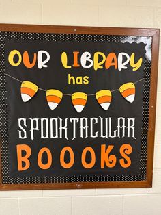 Read More Books Halloween Bulletin Board, Pumpkin Library Display, Fall Library Bulletin Boards High School, Elementary Library Ideas Decor, Halloween Library Door Decorations, Thanksgiving Displays For Library, Librarian Desk Decor, Fall Library Window Display, September Library Book Displays