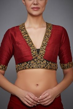 Saris Indian, Embroidered Saree Blouse, Sari Blouses, Khatli Work, Black Embroidered Blouse, Wardrobe Revamp, Embroidery Blouses, Saree Blouses Online, Indian Tunic