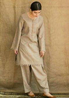 Pakistani Winter Dresses Casual, Frock Shalwar, Aesthetic Eid, Fuchsia Outfit, Trending Summer Nails, Traditional Photography, Simple Dress Casual