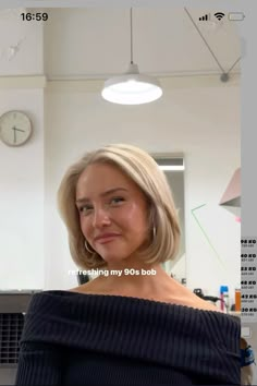 Scandinavian Short Hair, 90s Short Hair Blonde, Short Blonde Hair Old Money, Short Blonde Bob Middle Part, Short Blowout, Old Money Bob Hair, Short Blonde Bob Aesthetic, Cameron Diaz Short Hair, Emma Chamberlain Blonde Bob