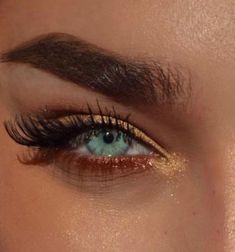 Language Aesthetic, Behind Blue Eyes, Make Makeup, Aesthetic Eyes, Makeup Goals, Eye Make, Pretty Eyes, Pretty Makeup