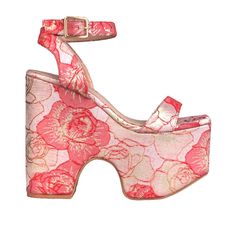 Pink rose patterned platform shoes for women with a sandal buckle Lemon Drop, Comfortable Flats, Shoe Organizer, Leather Shoes Woman, Art Clothes, Cute Shoes, World Of Fashion, Stylish Women, Heeled Mules