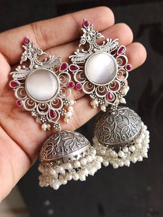 Jhumka Set, Trendy Silver Jewelry, Modern Silver Earrings, Diy Earrings Easy, Indian Jewelry Earrings, Silver Jewellery Indian, Brides And Grooms