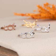 This Molecular Chemistry Ring has a very special meaning. It represents happiness, joy and satisfaction! The Serotonin and Dopamine Ring will make you feel very different with a unique look personalized for you. You will find the happiness of Serotonin in your ring. This is an elegant ring containing the chemical element Serotonin, the "happiness hormone", a truly fun everyday jewelry piece! 🌟 HOW TO ORDER 1- Please select your preferred ring size from the variations. 2- Please select your preferred band color and ring style (Style serotonin or Style dopamine) You can see these styles in the 2nd and 3rd pictures 🌟Product Material is Solid Silver. Please make a note if you want to leave a gift message with your order. 🌟 Satisfaction guaranteed! Returns and exchanges are accepted. Initiat Hypoallergenic Open Ring As Gift, Hypoallergenic Open Ring Gift, Gift Hypoallergenic Open Midi Ring, Dopamine Ring, Biology Jewelry, Chemistry Jewelry, Friendship Ring, Medical Student Gift, Friendship Rings