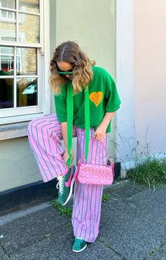 Colorful Skirt Outfits, Colorful Style Outfits, Bold Colors Outfits, Colorful Outfits Aesthetic, Colorful Street Style, Summer Office Outfits, Branded Outfits, Layered Fashion, Eclectic Fashion