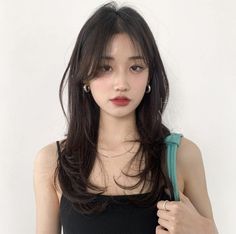 Asian Haircuts Medium, Rounded Layered Haircut, Curtain Bangs Big Face, Soft Layers Asian Hair, Layers For Asian Hair, Hair Layers For Round Face, Haircuts Straight Hair Asian, Medium Length Korean Hairstyle, Aesthetic Haircut For Round Face