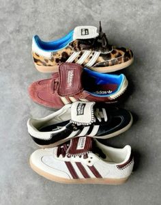 @pinsbykaitt Clean White Leather Shoes, Wales Bonner Adidas, Sambas Adidas, Pretty Sneakers, Adidas Sambas, Trendy Shoes Sneakers, White Leather Shoes, Pretty Shoes Sneakers