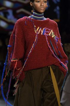 2018 Runway, Fashion Design Sketch, Vivienne Tam, Creative Clothes, New York Fall, Sweater Trends, Knitwear Fashion, Runway Pictures, Embroidery Fashion