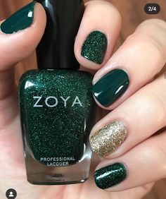 Short Green And Gold Nails, Forest Green And Silver Nails, Dark Green With Gold Nails, Green Gold Nail Designs, Green And Gold Sparkle Nails, Holiday Nails Green And Gold, Green And Gold Holiday Nails, Green Nails With Gold Accent