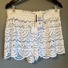 Nwt. Retails $54. Juniors Sizing! See Pics For Condition And Measurements. White Shorts With Elastic Waistband For Summer, White Shorts With Elastic Waistband For Summer Outings, White Shorts For Summer Vacation, White Relaxed Fit Bottoms For Vacation, White Relaxed Fit Bottoms For Summer Outings, White Bottoms For Loungewear On Vacation, White Lounge Bottoms For Vacation, White Loungewear Bottoms For Vacation, White Bottoms For Summer Beach Outings