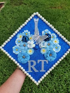 Graduation cap respiratory therapy Grad Cap Ideas Radiology, Respiratory Aesthetic, Rt Graduation Party, Medical Cap Decoration, Respiratory Therapist Graduation Pictures