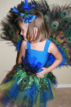 DIY peacock costume--can this come in adult sizes please? fabulous!: Diy Peacock Costume, Peacock Costume Diy, Book Parade, Diy Peacock, Peacock Tutu, Diy Fantasia, Peacock Costume, Halloween Parejas, Diy Costumes Women