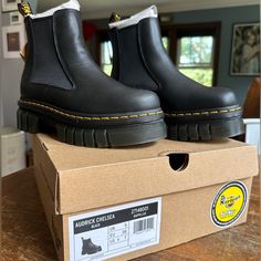 Brand New, Never Word, With Box. Doc Martens Platform Chelsea Boots, Styling Doc Martens, Doc Martens Platform, Alt Fits, Platform Chelsea Boots, Doc Marten, Dr Martens Black, Chelsea Boots Men, Black Chelsea Boots