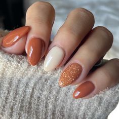 Fall Color Manicure, Autumn Nails 2023 Square, Nails Dip Fall, Dip Powder Nails Colors Fall 2023, Mail Ideas Fall, Fall Oval Dip Nails, Rounded Fall Nails, Fall Powder Nails, Nail Color Combinations Ideas