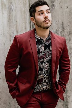 For this mens fashion portrait Andrew Gin wears with this red suit and the the patterned shirt a casual elegant gentlemen outfit.
This photograph is a selfportrait by Andrew Gin himself. Patterned Shirt, Red Suit, Fashion Portrait